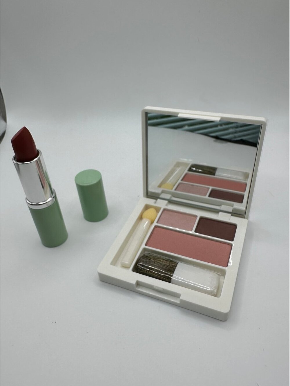 Clinique Beauty Bundle Eyeshadow Duo, Blush, Full Size Ripe Raisin Lipstick NEW